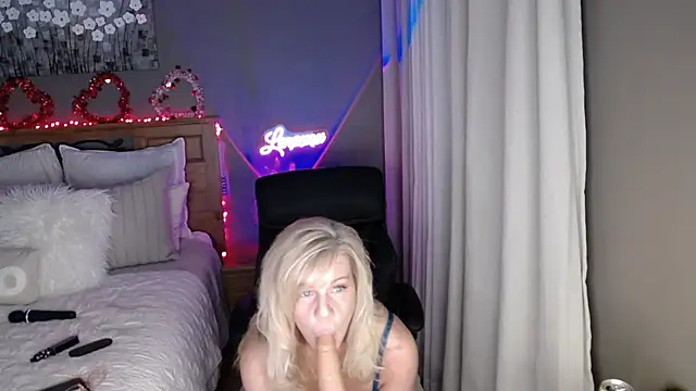 Lenaxox online show from January 2025 01:08:01 AM