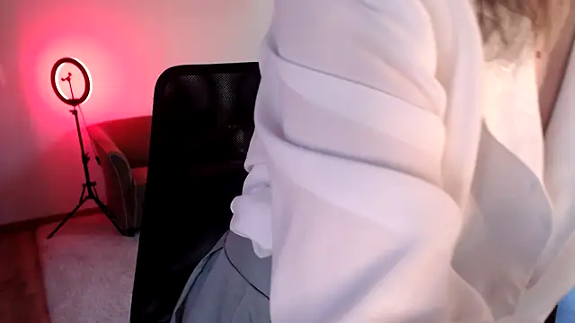 sophia leurre online show from January 2025 04:03:01 PM