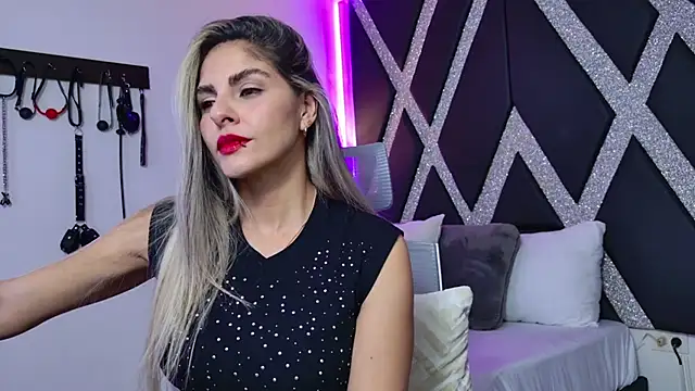 blonde cat15 online show from February 2026 04:07:01 AM