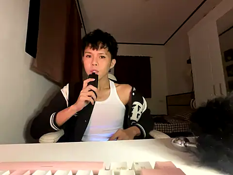 Plaxtique online show from September 2025 07:18:02 PM