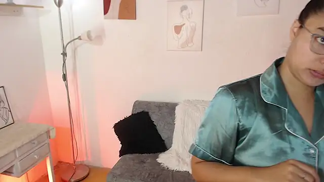  Kim  M online show from September 2025 01:12:02 PM