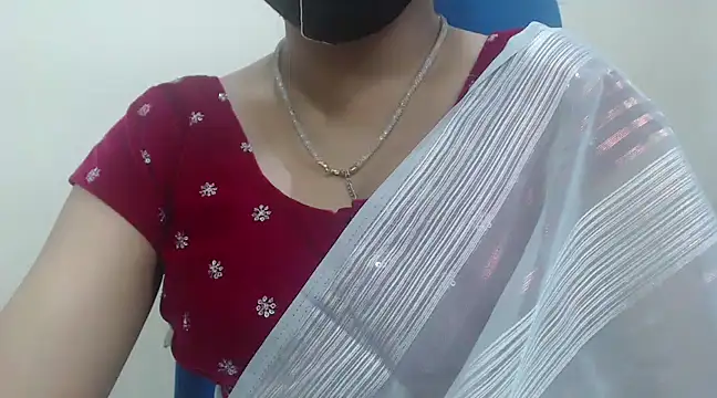 Snapshot of Lovely_Siri_23 chatting on January 2025 05:49:02 PM Lovely Siri 23 online show from January 2025 05:49:02 PM