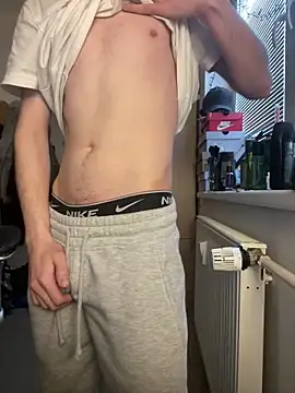 Snapshot of Using_Crew chatting on December 2024 11:40:01 AM Using Crew online show from December 2024 11:40:01 AM