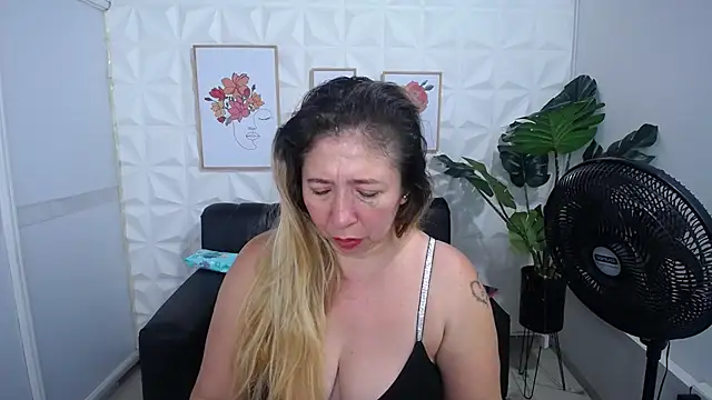 Valentinaa mature online show from March 2025 12:04:02 AM