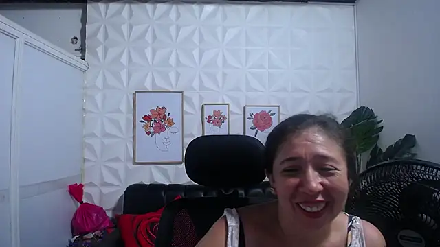 Valentinaa mature online show from March 2025 11:33:01 PM