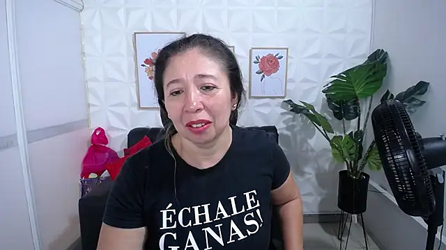 Valentinaa mature online show from March 2025 07:23:02 PM