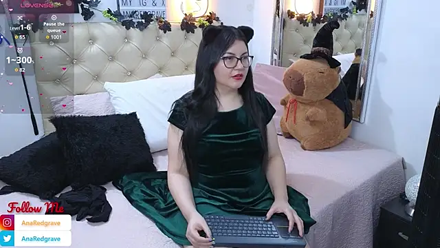 Snapshot of AnnaRedgrave chatting on November 2025 08:25:02 AM AnnaRedgrave online show from November 2025 08:25:02 AM