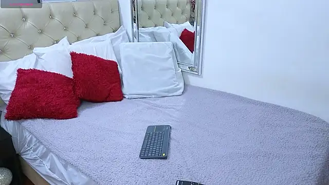 Snapshot of AnnaRedgrave chatting on February 2026 07:58:01 AM AnnaRedgrave online show from February 2026 07:58:01 AM