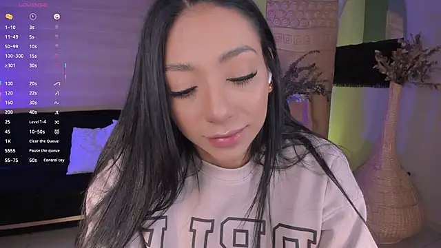 LizzHamilton   online show from September 2025 08:56:01 PM