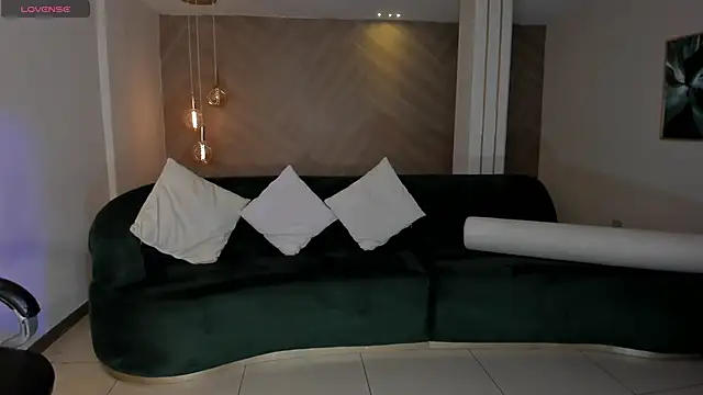 LizzHamilton   online show from December 2025 05:41:01 PM