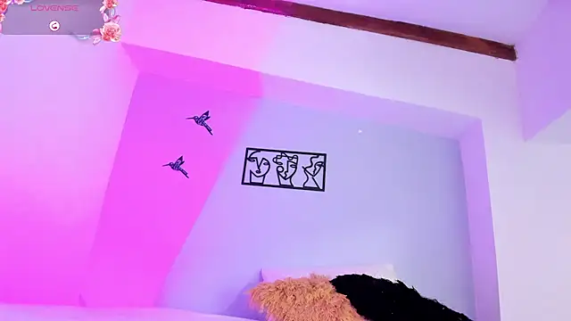 Laura Torres18 online show from September 2025 11:31:02 PM