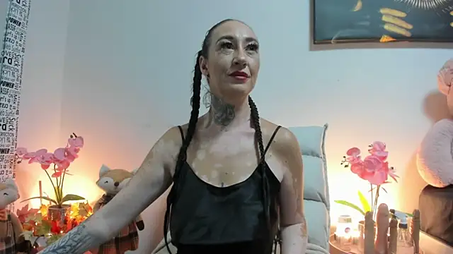 Rayanablackandwhite online show from September 2025 06:41:02 PM