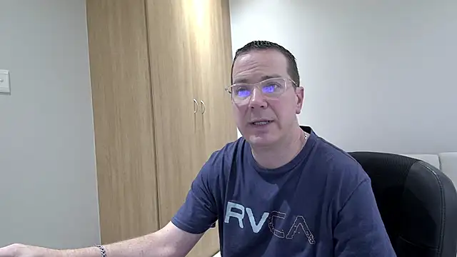 BrettJ81 online show from September 2025 01:16:02 PM