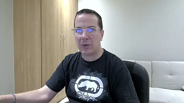 BrettJ81 online show from October 2025 04:15:02 PM