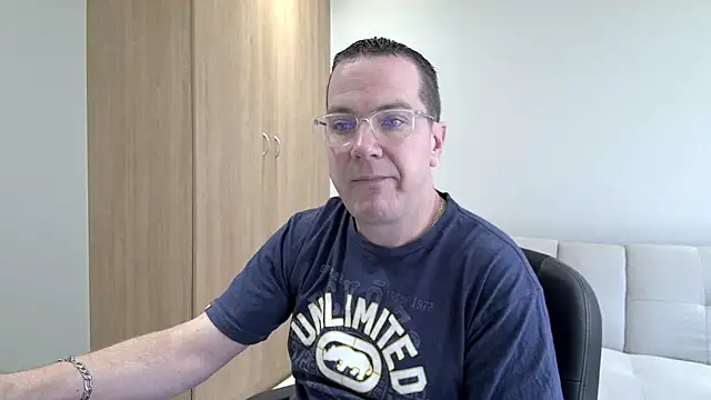 BrettJ81 online show from October 2025 11:22:01 AM