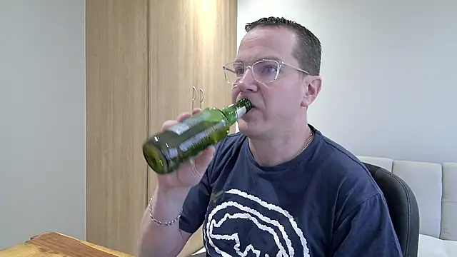 BrettJ81 online show from October 2025 02:17:02 PM