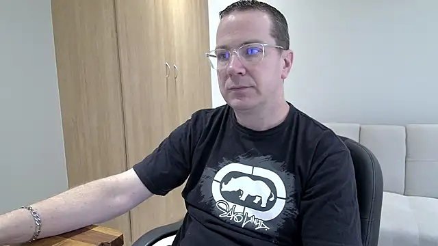 BrettJ81 online show from November 2025 09:44:02 AM