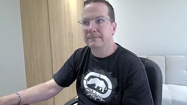 BrettJ81 online show from December 2025 09:36:02 AM