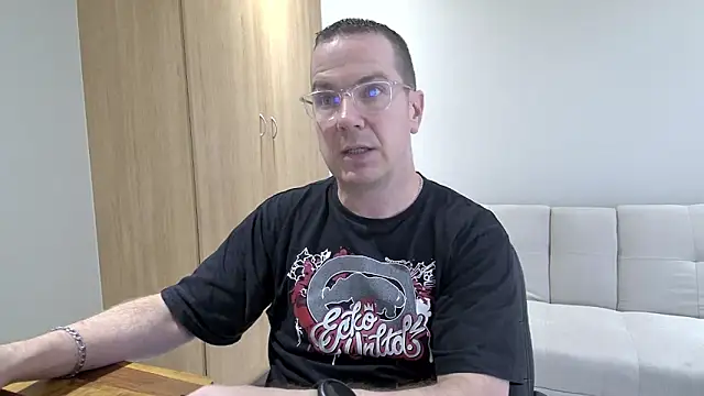 BrettJ81 online show from March 2026 02:33:02 PM