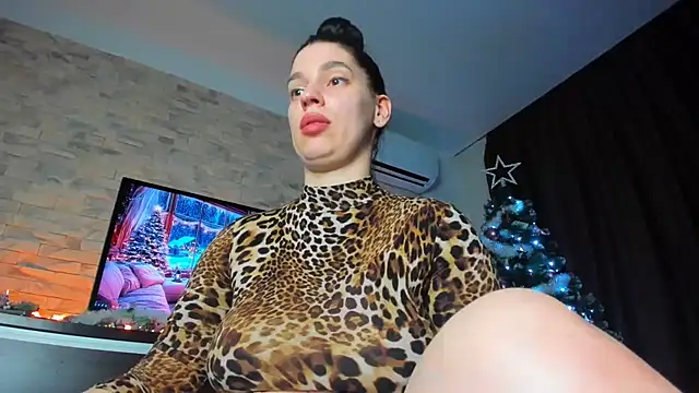 Laya Moon online show from January 2025 02:00:02 PM