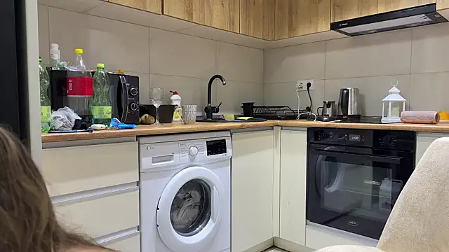 Snapshot of mommy_nadin chatting on February 2026 03:15:02 PM mommy nadin online show from February 2026 03:15:02 PM