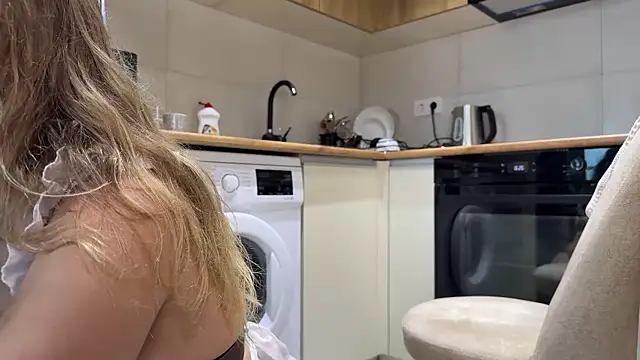 Snapshot of mommy_nadin chatting on February 2026 08:33:02 AM mommy nadin online show from February 2026 08:33:02 AM