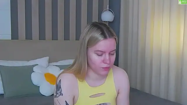 Snapshot of AmaliaBell chatting on May 2026 01:17:02 PM AmaliaBell online show from May 2026 01:17:02 PM