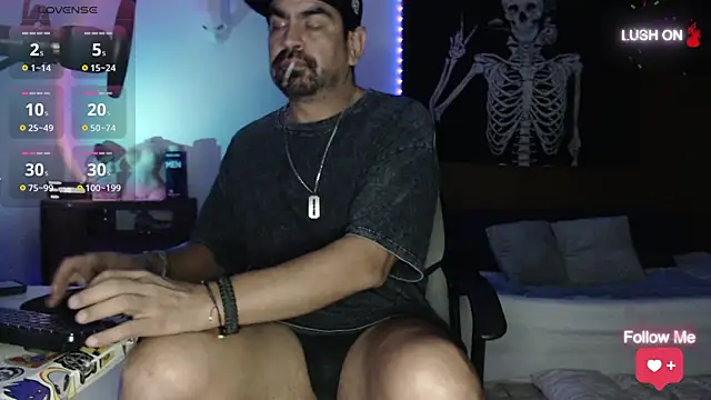 soyelcarlitos  online show from September 2025 04:37:02 AM