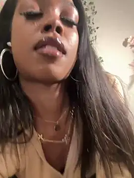 Snapshot of mismialove chatting on June 2026 05:23:01 AM mismialove online show from June 2026 05:23:01 AM