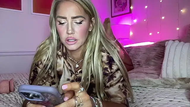 Snapshot of Fitnessbabe69 chatting on February 2026 12:21:01 PM Fitnessbabe69 online show from February 2026 12:21:01 PM