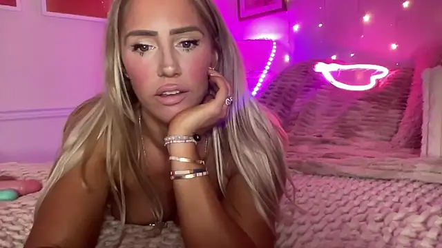 Snapshot of Fitnessbabe69 chatting on February 2026 08:24:02 AM Fitnessbabe69 online show from February 2026 08:24:02 AM