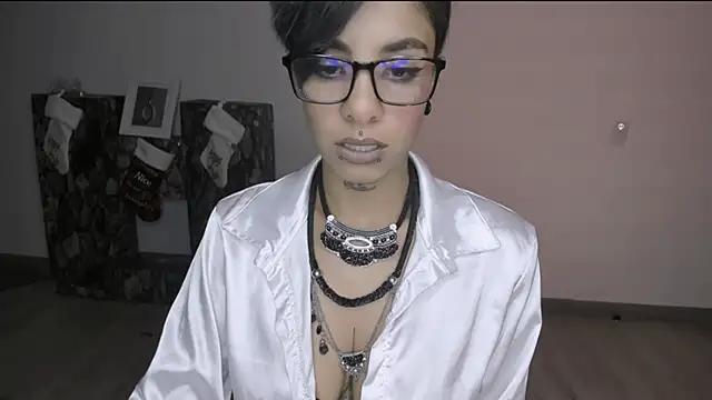 luci fer devil online show from December 2024 05:04:01 AM